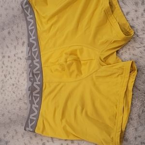 Boxer canary yellow, boxer brief.